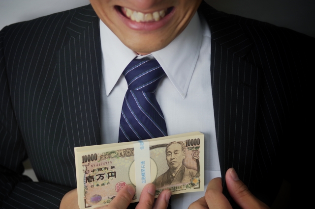 ヤミ金業者は金をせしめてほくそ笑む。中津市で弁護士に無料相談して解決へ