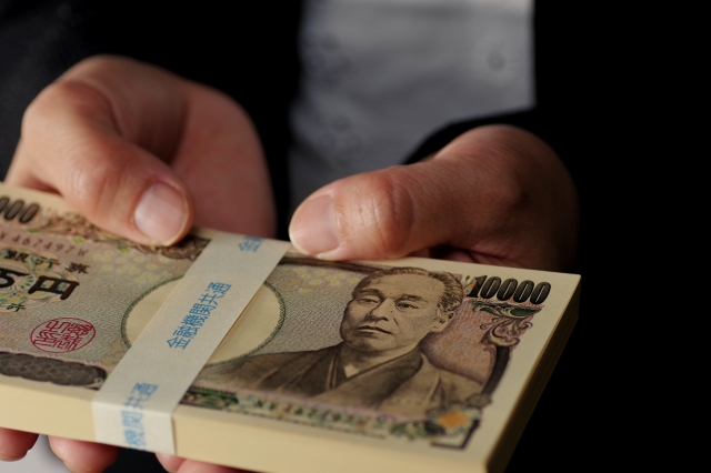 闇金業者に大金を渡してしまう。石垣市の弁護士や司法書士に無料相談する